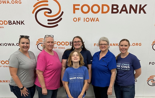 Bank Iowa Colfax Volunteers at Food Bank